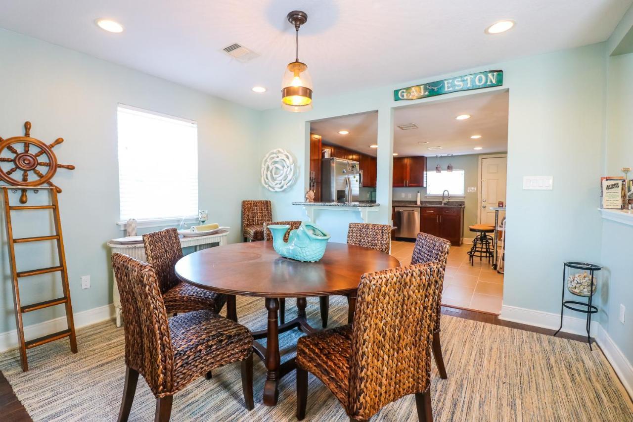 גלווסטון Perfect Location Spacious Yard Coffee Bar At This Lovely Beach Home מראה חיצוני תמונה
