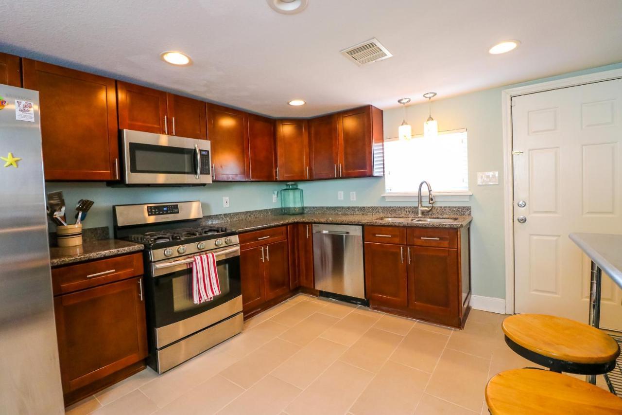 גלווסטון Perfect Location Spacious Yard Coffee Bar At This Lovely Beach Home מראה חיצוני תמונה